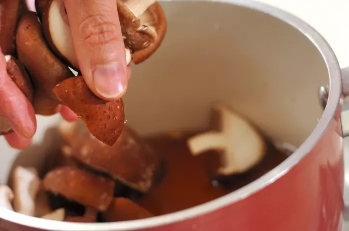 ご飯のおともに!シイタケの旨煮の作り方1