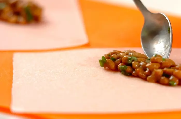 揚げない!納豆春巻きの作り方1