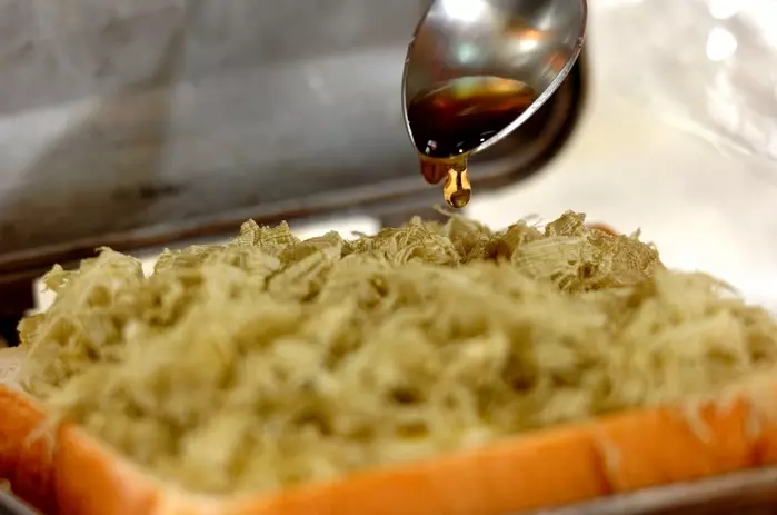 とろろ昆布とチーズのホットサンドの作り方1