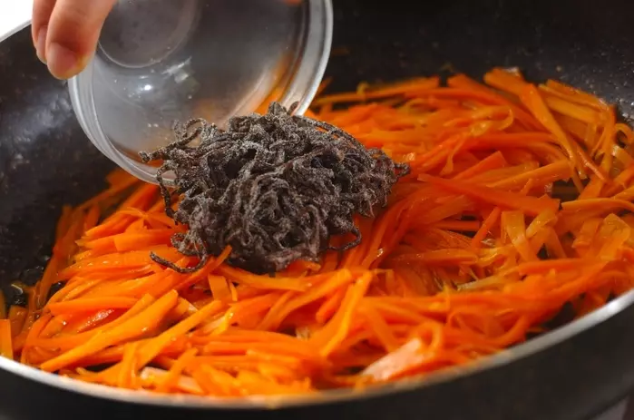 ニンジンと塩昆布きんぴらの作り方2