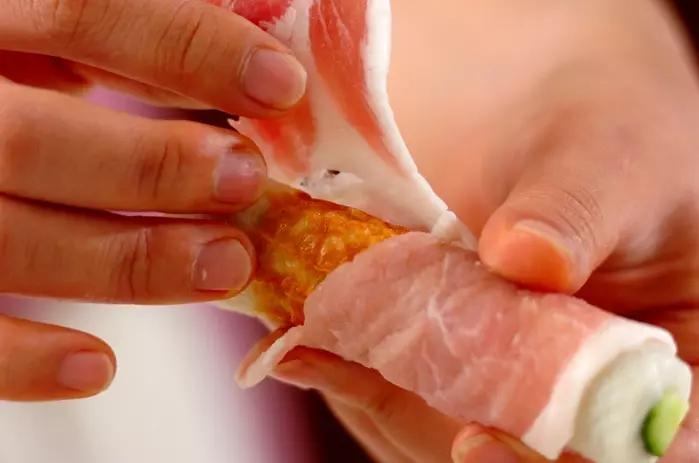 ちくわキュウリの肉巻きの作り方1