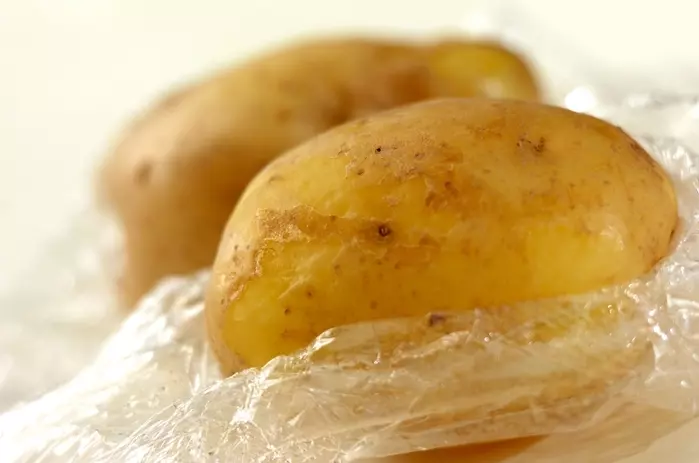 プルーン入りポテトサラダの下準備1