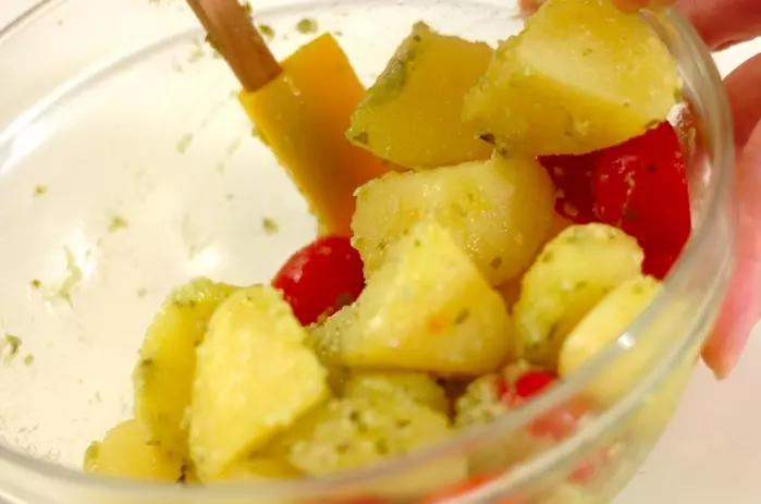 ソースや料理に活躍!バジルチーズ和え 大量消費にも by保田 美幸さんの作り方3