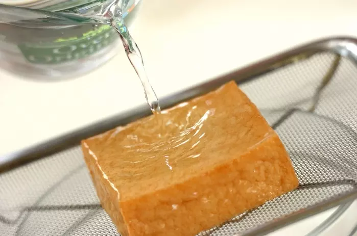 厚揚げとインゲンのトロミ炒めの下準備1