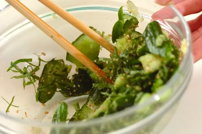 さっぱり！キュウリの大葉胡麻和えの作り方1