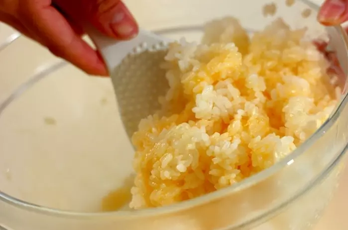 卵とレタスのチャーハンの下準備1