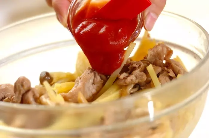 豚とジャガイモのソテーケチャップ和えの作り方4