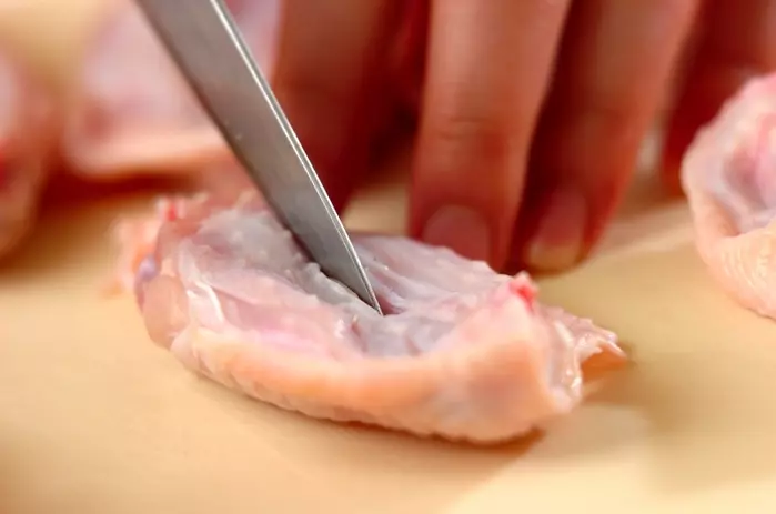 旨みたっぷり!手羽中の照り焼き 甘辛味がやみつきに by保田 美幸さんの下準備1