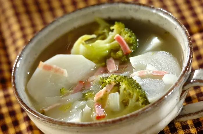 ブロッコリーとカブのスープ