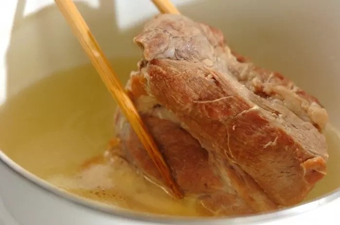 味しみしみ!豚ロース とゆで卵の煮ものの作り方3