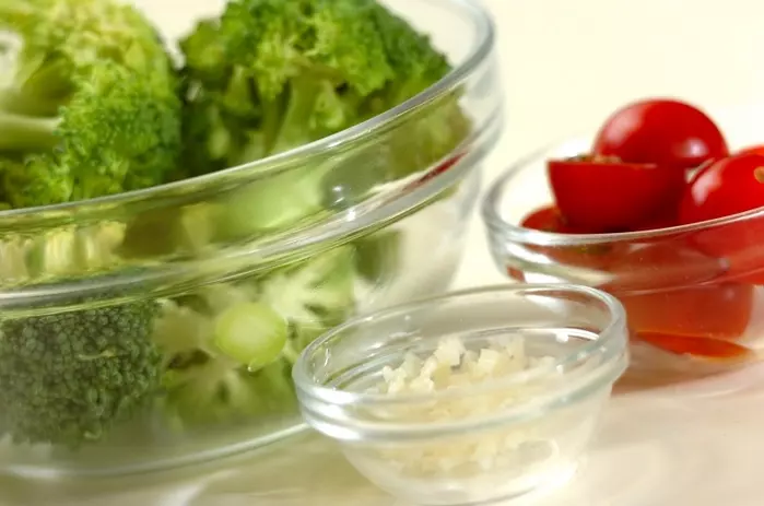 ガーリックブロッコリーの下準備1