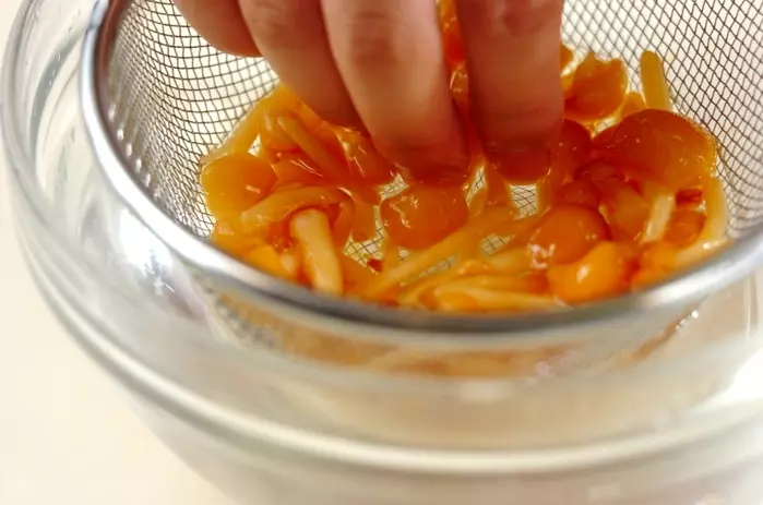 ナメコのみそ汁の下準備1