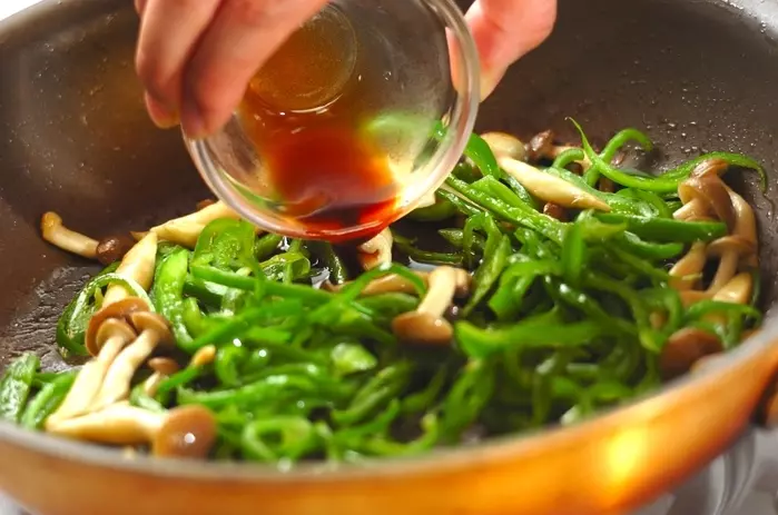 やみつき!無限ピーマン 中華風炒め by森岡 恵さんの作り方2