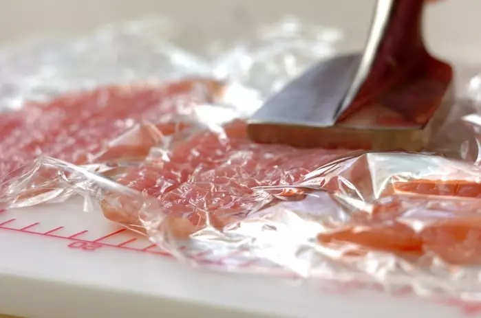 鶏ささ身のからしじょうゆ揚げの下準備1