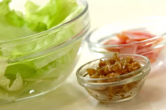 レタスのスープの下準備1