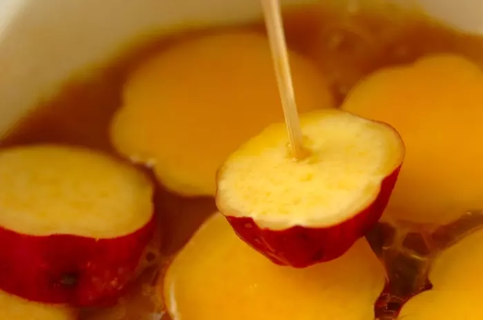 サツマイモのオレンジジュース煮の作り方2