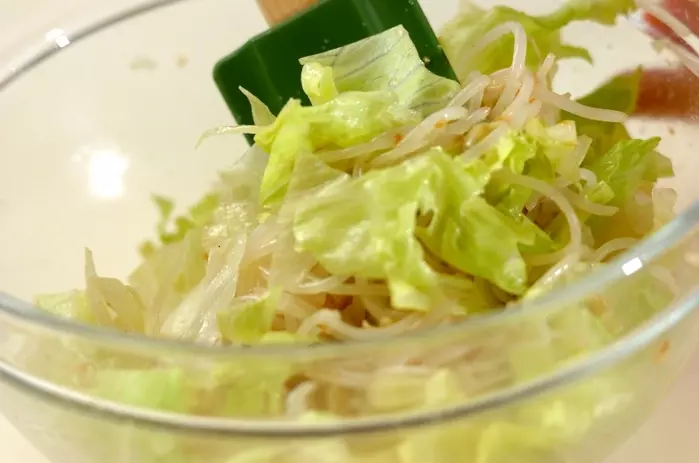 モヤシとレタスのナムルの作り方1
