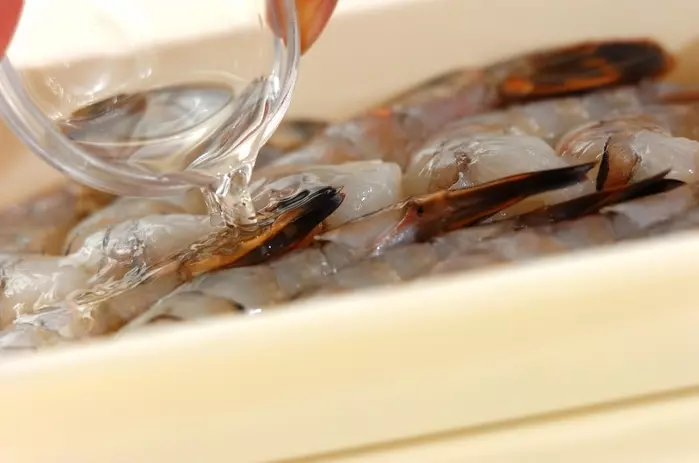 エビのチーズフリッターの下準備1