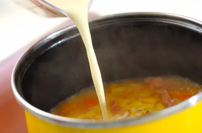 濃厚!かぼちゃスープ 豆乳で絶品 ミキサーいらず by森岡 恵さんの作り方3