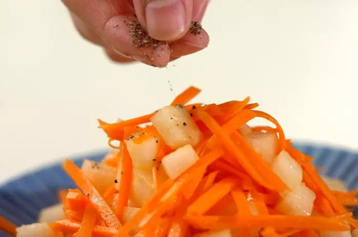 ニンジンと梨のサラダの作り方1