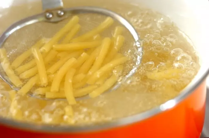 マカロニのチーズサラダの作り方1