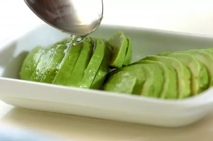 アボカドのせハンバーグの下準備2