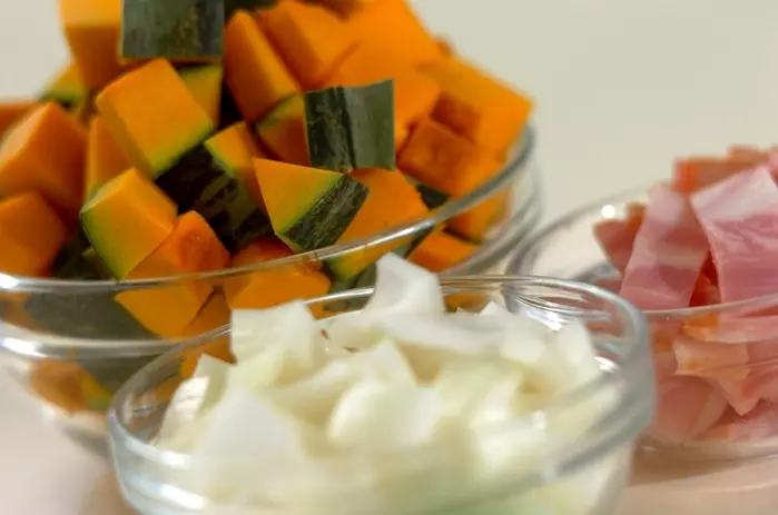 濃厚!かぼちゃスープ ミキサーなしで絶品の味わい by杉本 亜希子さんの下準備1