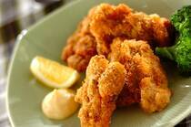 2025年10月18日(土)の献立は「チキンペッパーカツ」の献立。チキンカツは粗びき黒コショウをきかせてパンチのある一品に。スープはビタミンが豊富なカボチャを使...