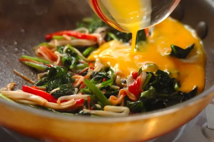 ホウレン草と卵のオイスター炒めの作り方2