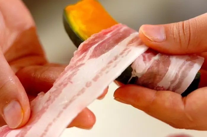 豚肉のカボチャ巻きの作り方1