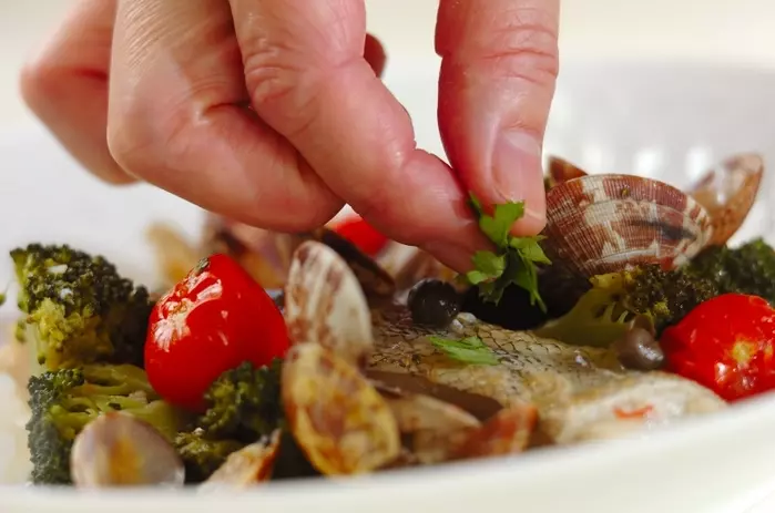白身魚とアサリのワイン蒸しの作り方3