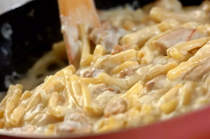 フライパンひとつで簡単!チキンマカロニグラタンの作り方3