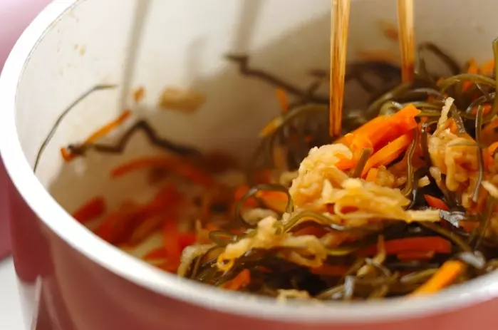 切干し大根と昆布の煮物の作り方1