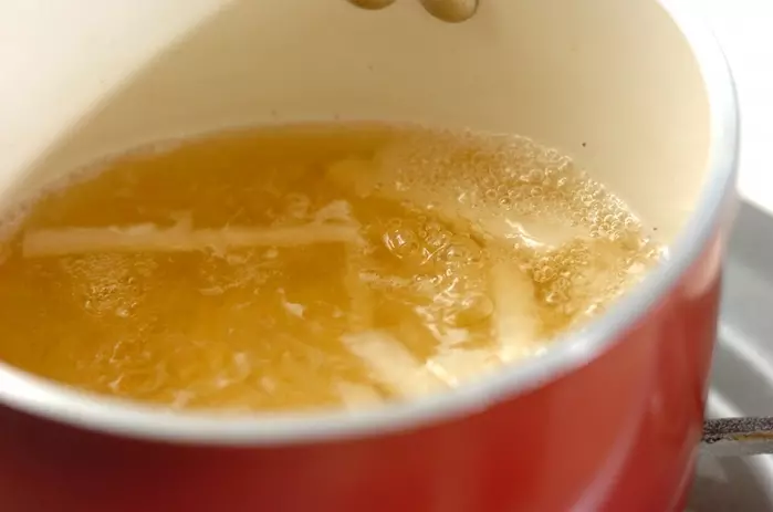 大根と油揚げのみそ汁の作り方1