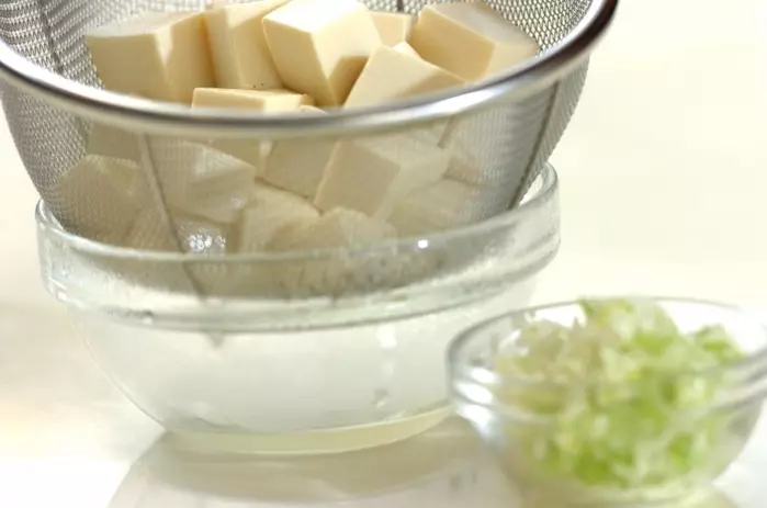 アレンジ自在！基本の調味料で作る本格麻婆豆腐の下準備1