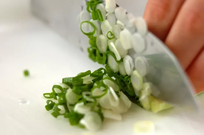 冷奴を簡単アレンジ ジャコのせ中華 飽きないおいしさ by山下 和美さんの下準備1