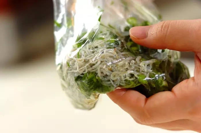 冷奴を簡単アレンジ ジャコのせ中華 飽きないおいしさ by山下 和美さんの作り方1