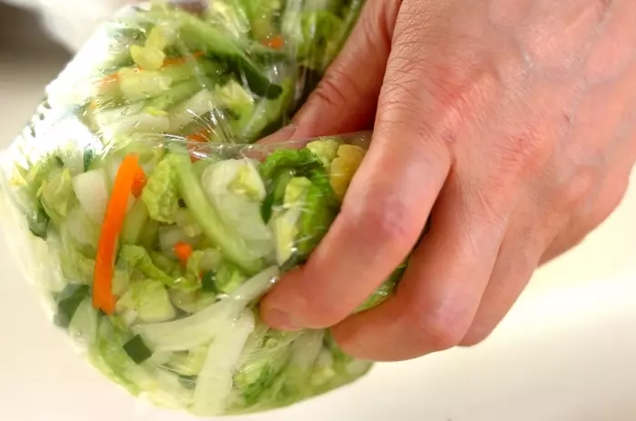 白菜とカマボコの和風コールスローの作り方1