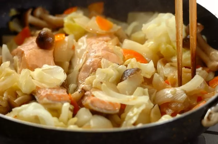 北海道名物！鮭のちゃんちゃん焼き フライパンで簡単 by横田 真未さんの作り方2