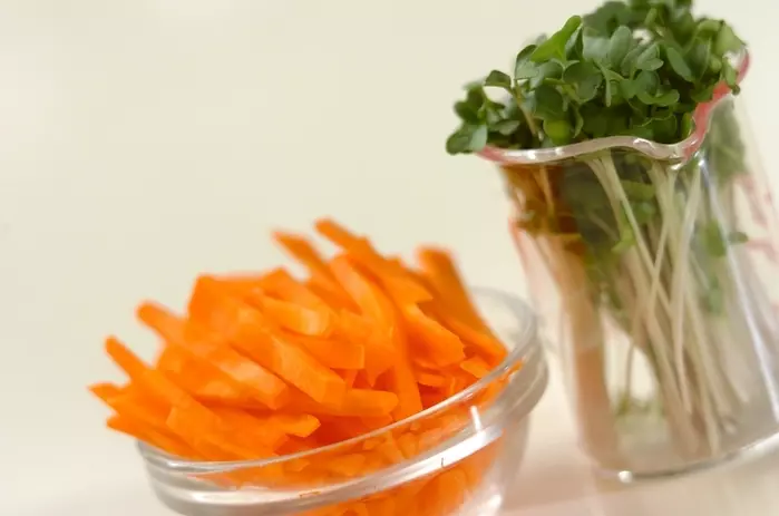 玉ネギとワカメのポン酢サラダの下準備2