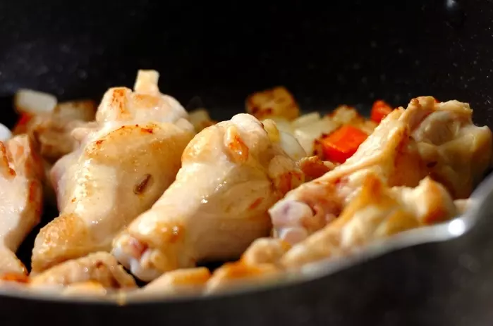 手羽元のリンゴジュース煮の作り方2