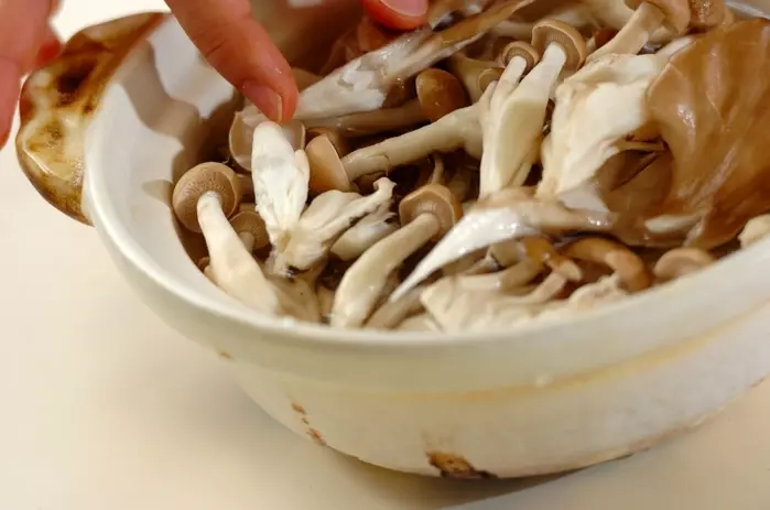 キノコの土鍋炊き込みご飯の作り方1