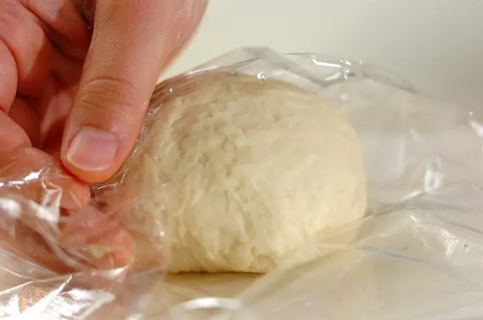 ゴロゴロベーコンとブロッコリーの薄焼きピザの作り方3