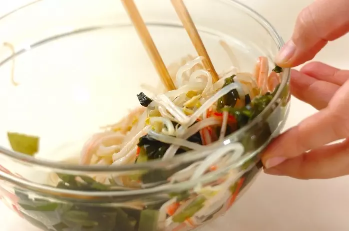ワカメとカニカマの酢の物の作り方1