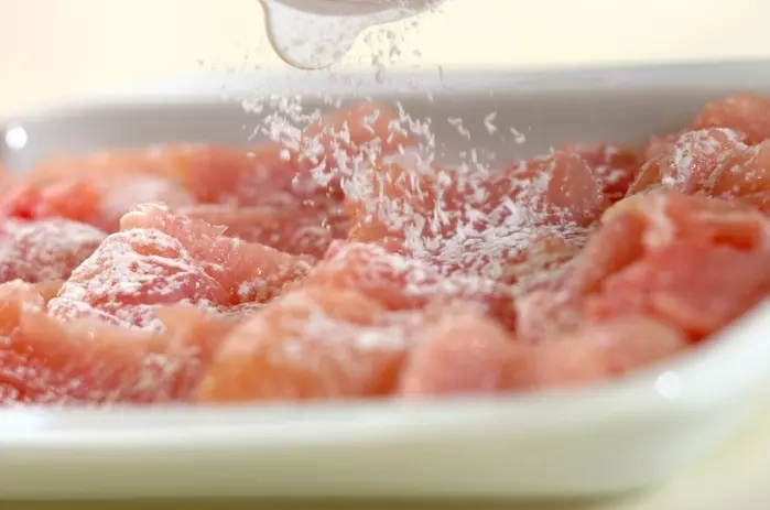 こってりが人気!ガリバタチキンの下準備1