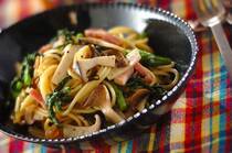 2025年12月6日(土)の献立は「キノコと春菊のパスタ」の献立。旬の野菜たっぷりのスパゲティーに温かいスープを添えて。