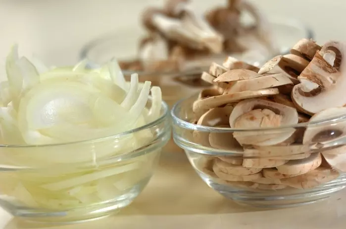 おもてなしに!白いビーフストロガノフの下準備2