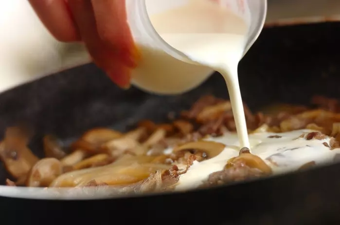 おもてなしに!白いビーフストロガノフの作り方3