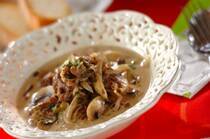 2025年12月9日(火)の献立は「おもてなしに！白いビーフストロガノフ」の献立。ゆっくりと楽しみたくなる献立です。ワインと一緒にどうぞ。