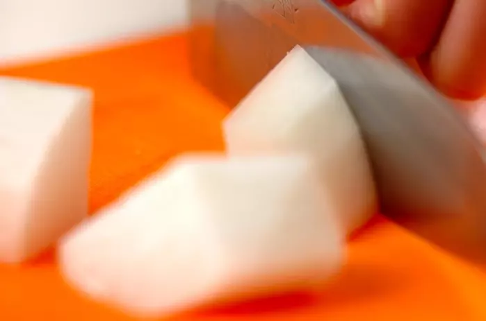 大根と厚揚げのうま煮の下準備1